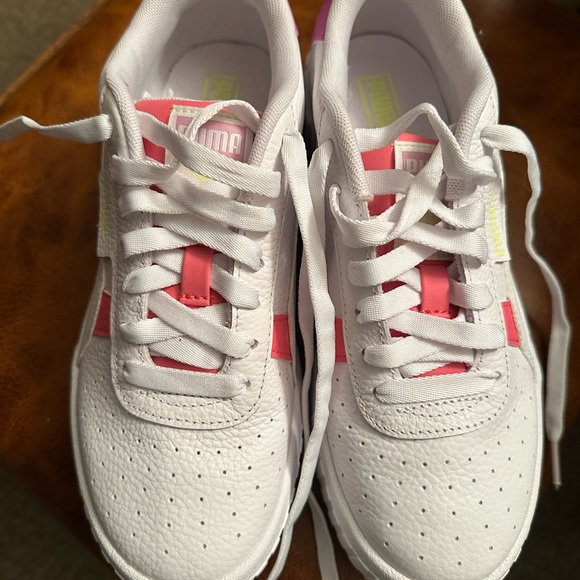 Puma Women's Sneakers in White and Pink - Picture 2 of 7
